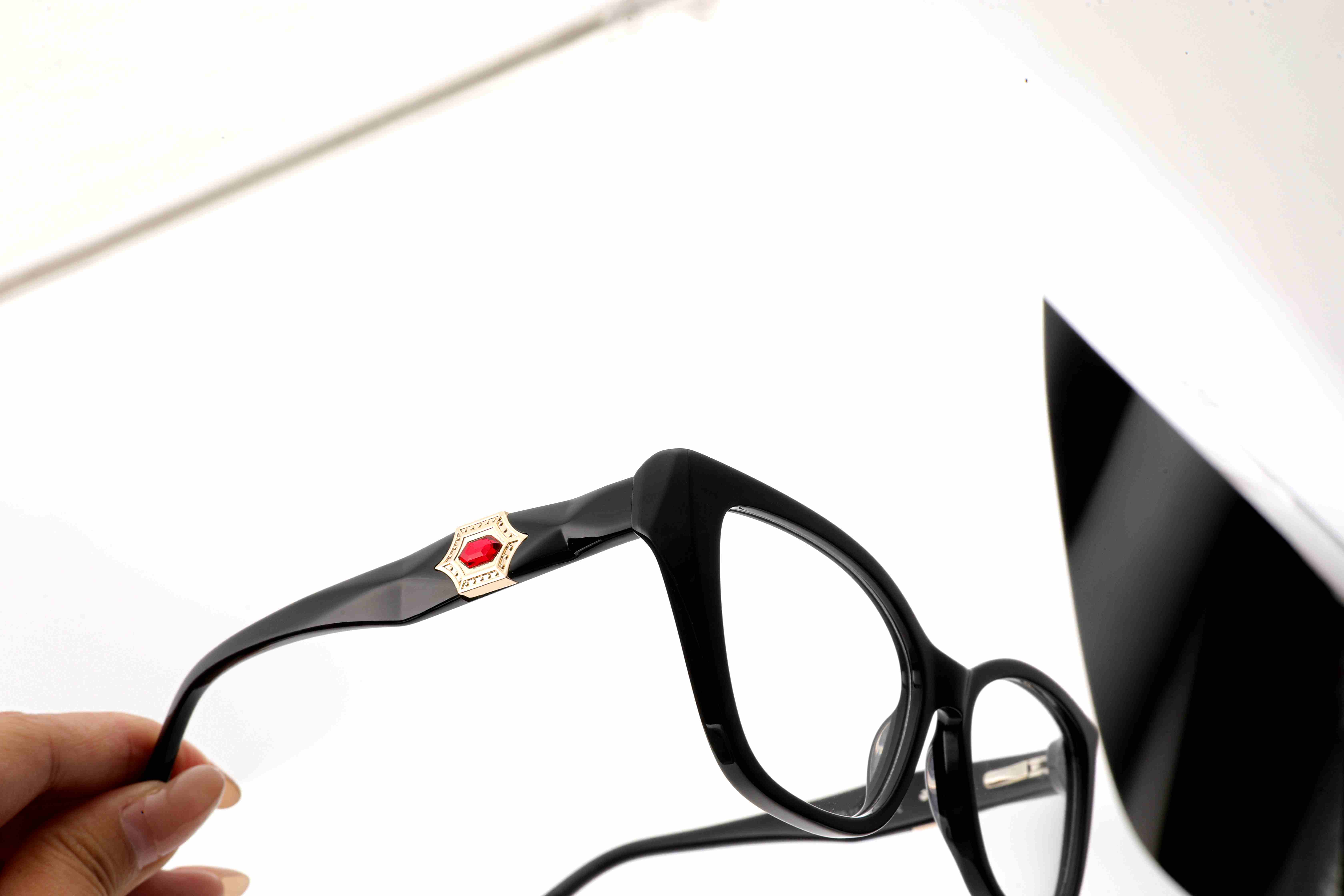 RUISEN'S Solid Acetate Unisex Cat Eye Rectangular Optical Frame With Hexagonal Crystal Metal Detail  MG1011