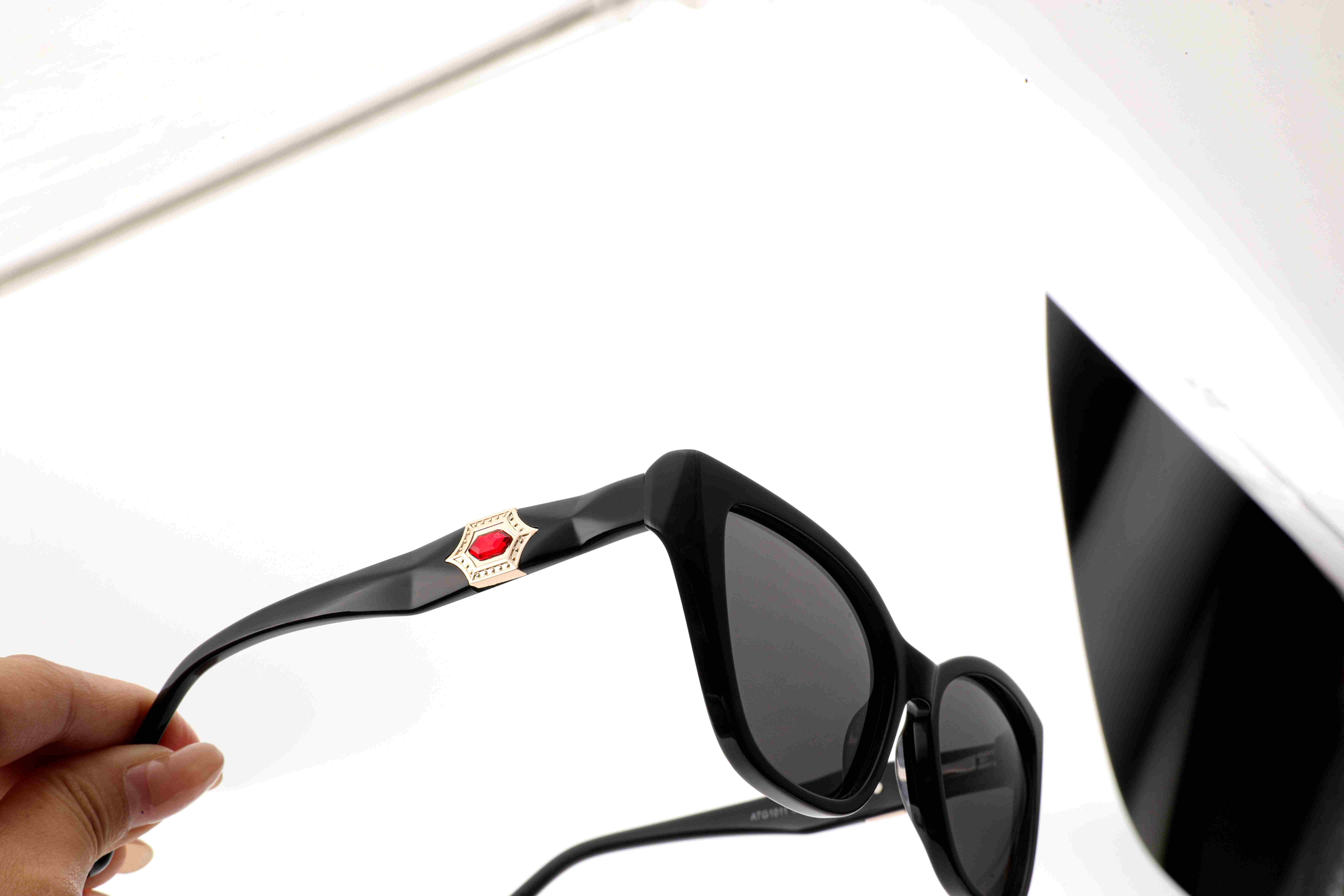 RUISEN’S Vintage Oversized Cateye UV Protection Luxury Fashion Sunglasses ATG1011