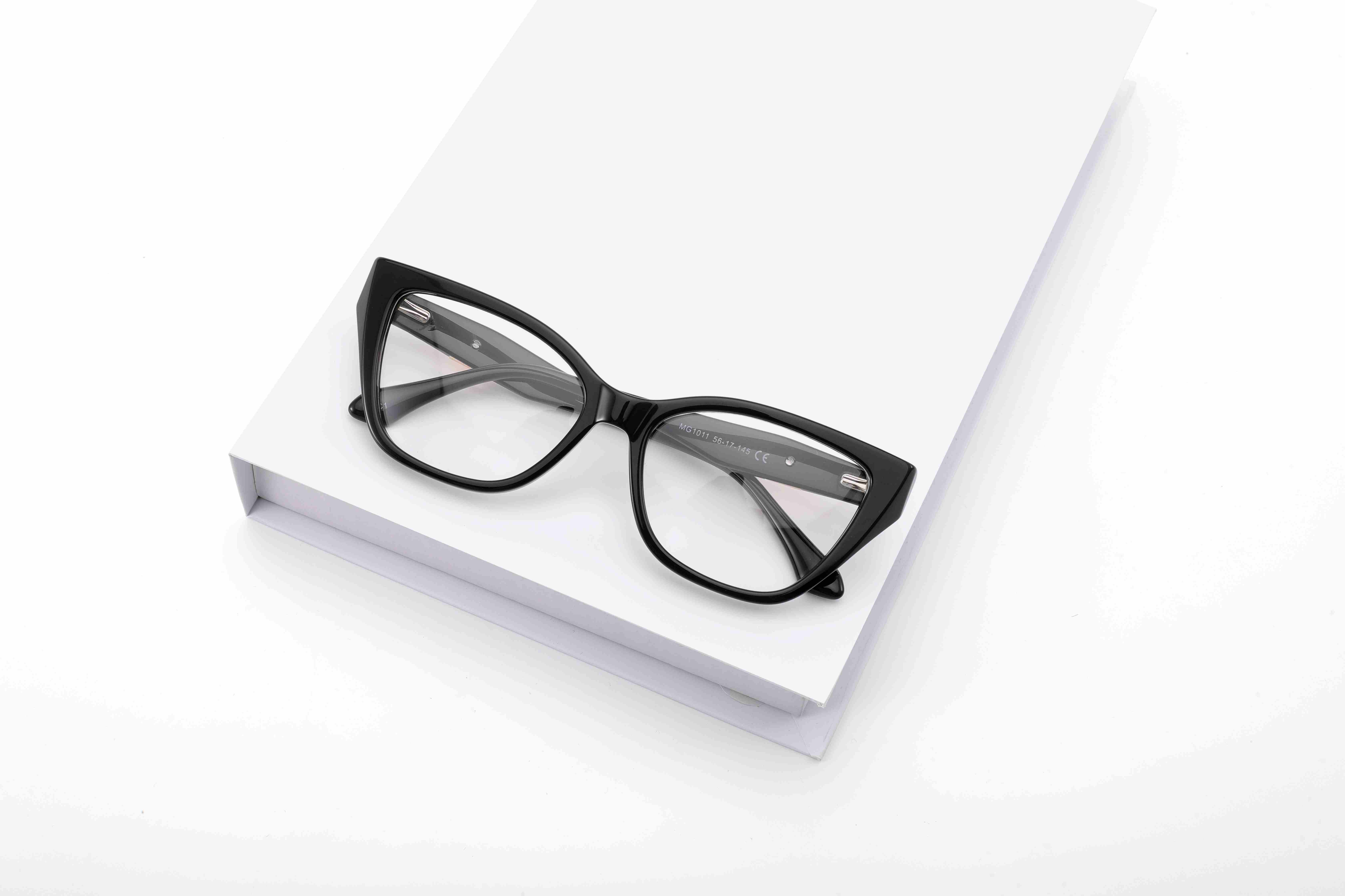 RUISEN'S Solid Acetate Unisex Cat Eye Rectangular Optical Frame With Hexagonal Crystal Metal Detail  MG1011