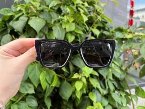 RUISEN’S Artisan Handcrafted Iridescent Pearl Cellulose Acetate Square Sunglasses AT8002