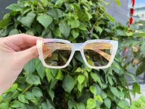 RUISEN’S Artisan Handcrafted Iridescent Pearl Cellulose Acetate Square Sunglasses AT8002
