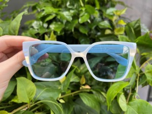 RUISEN’S Unisex Soft TR90 Frame UV Protection Polarized Shades AT8009