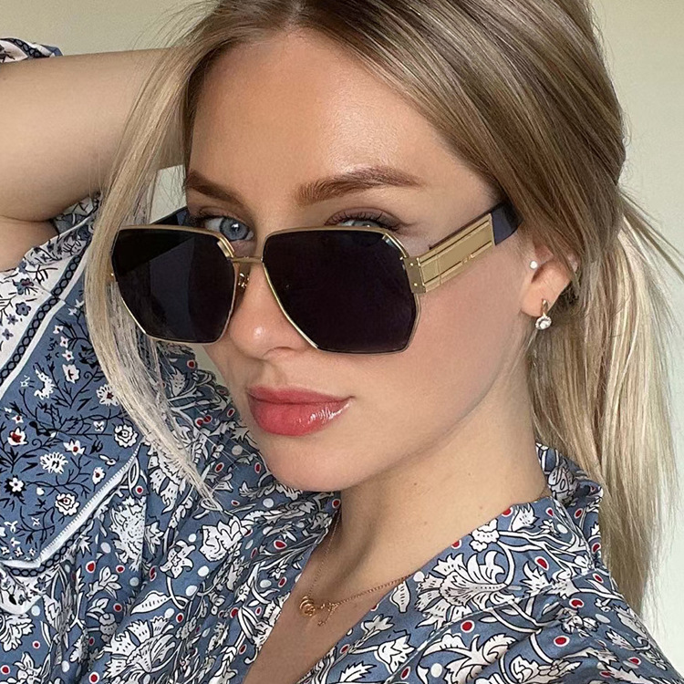 The New Trendy Sunglasses Series Leads The Trend Of Fashion With Large Frames