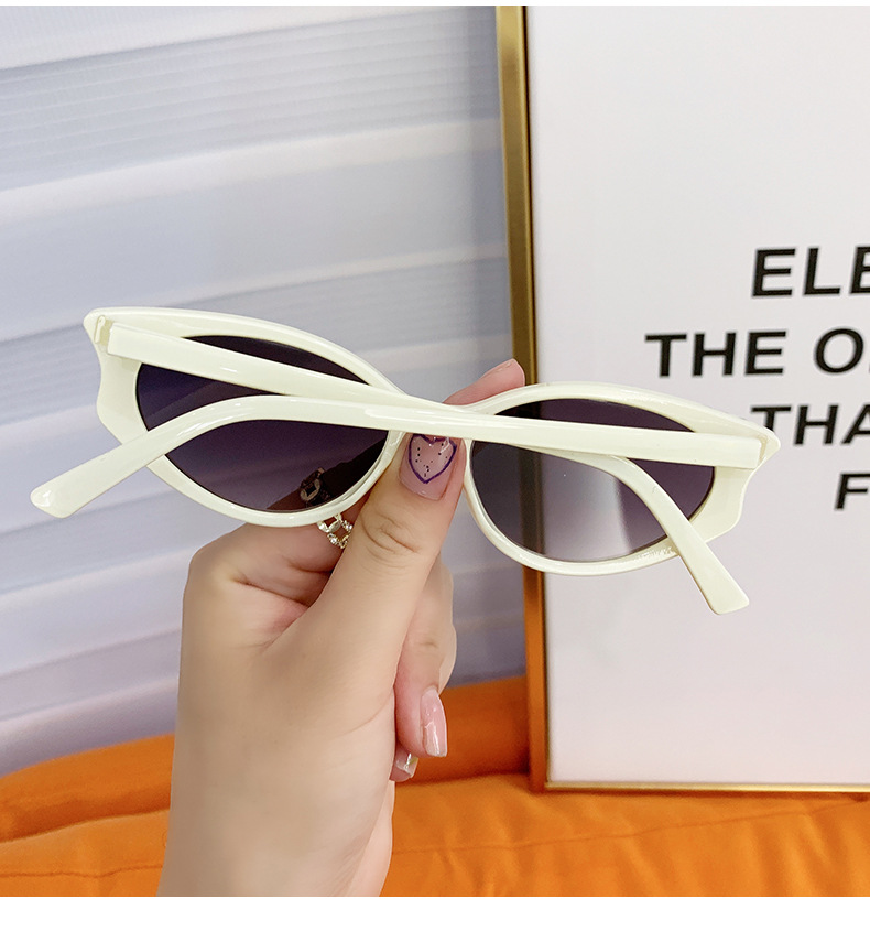 पीसी सन ब्लॉक धूप का चश्मा असली नमूना - सफेद फ्रेम और भूरा लेंस